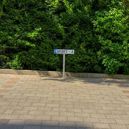 A - Parken, Stilvoll, Modern & Cozy Im Zentrum Von דירה